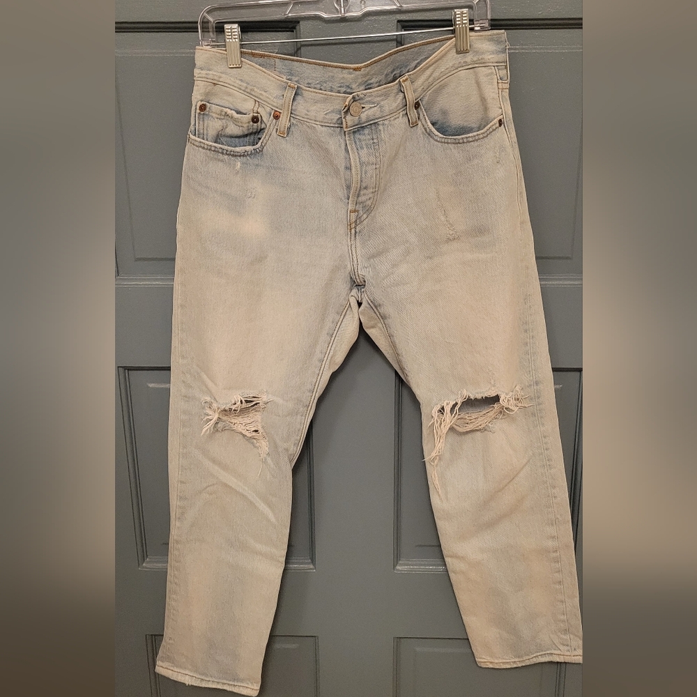 Levi Womens Button Fly Jeans Size 28.